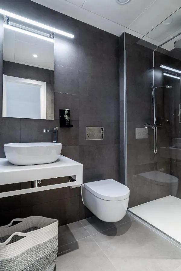 Limehome Sevilla Calle Granada דירה